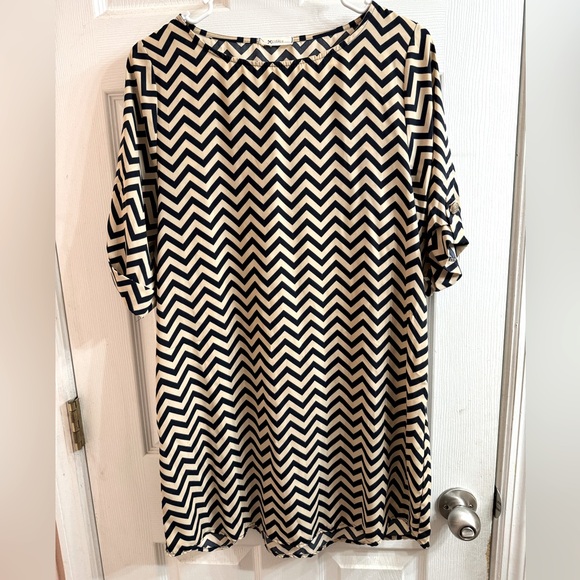 Everly Navy & Tan Chevron Women’s Mini Dress / Long Top with Gold Hardware - Picture 1 of 4